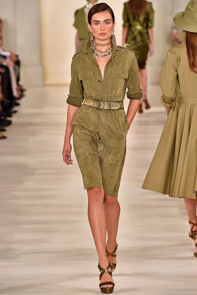 Look 17